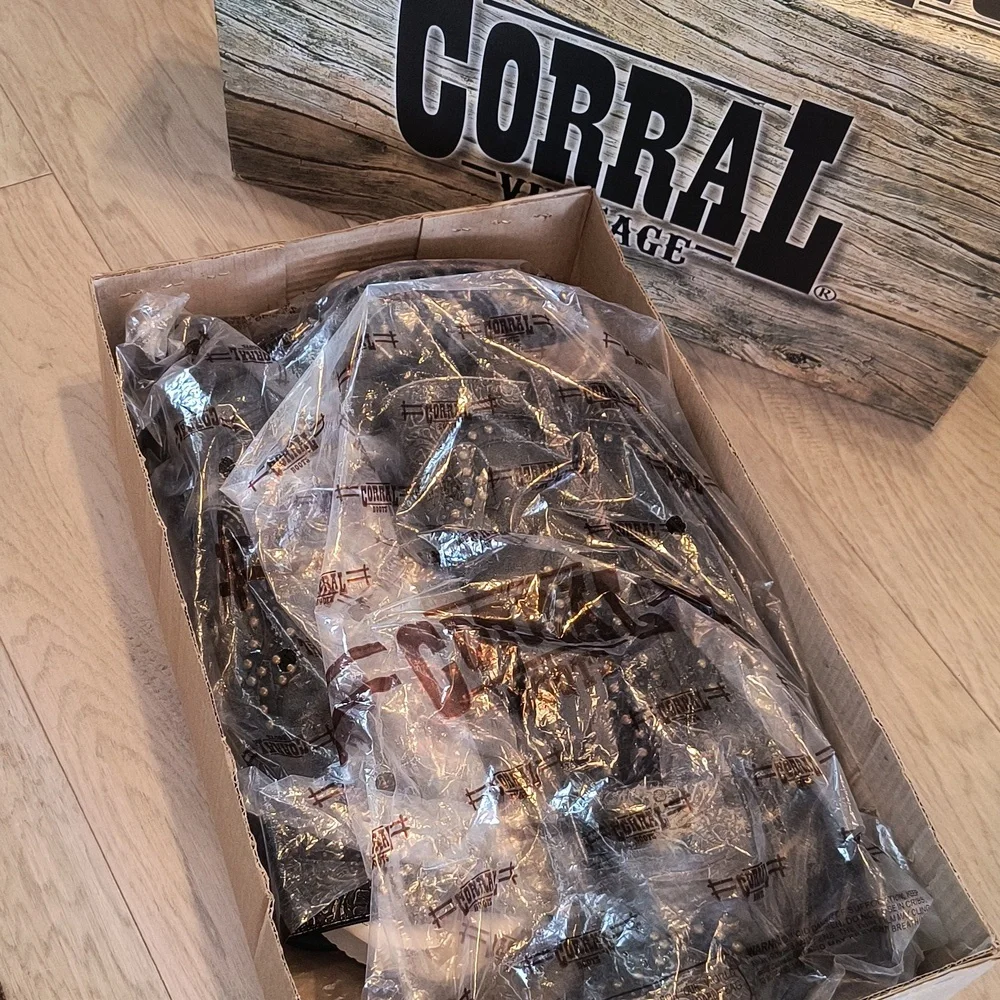 Corral Vintage Boots - Picture 13 of 14